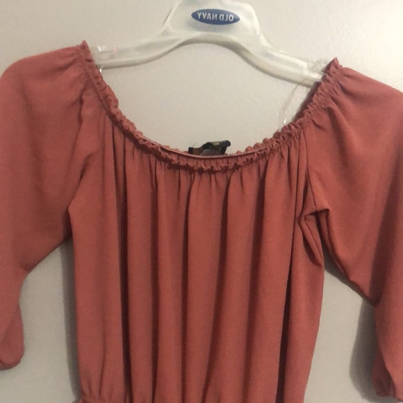 Cute off the shoulder romper with sleeves - Picture 3 of 3